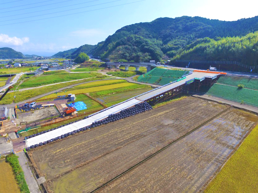 五台山第２高架橋外１橋下部工事画像