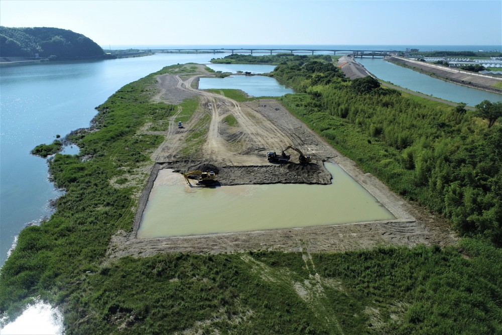 令和２－３年度　仁淀川河床掘削（その１）工事画像