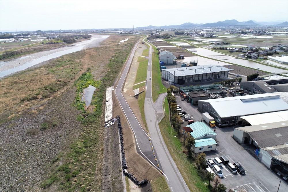 令和３－４年度　物部川京田地区堤防築堤工事画像