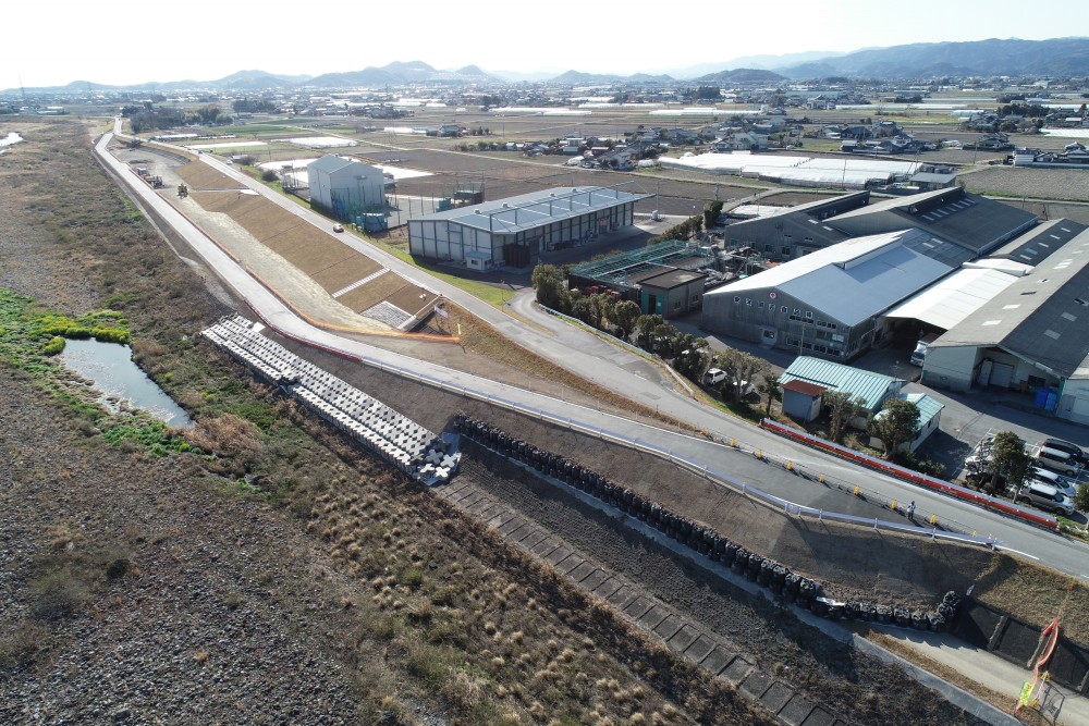 令和３－４年度　物部川京田地区堤防築堤工事画像