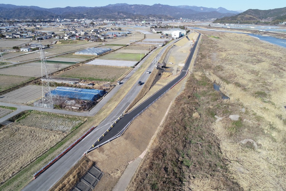 令和３－４年度　物部川京田地区堤防築堤工事画像