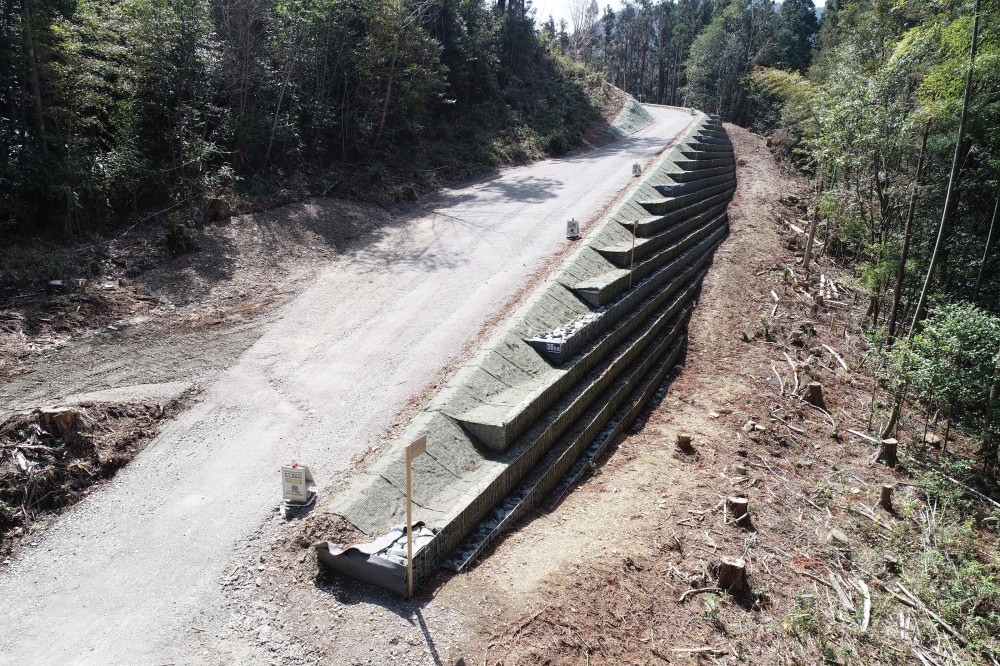 令和元－２年度　井尻山腹工管理用道路工事画像