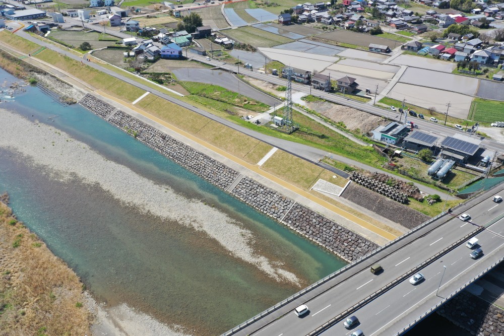 令和２年度　物部川堤防漏水対策工事画像