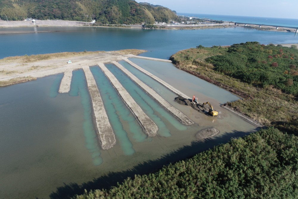 令和２年度　西畑河床掘削外（その１）工事画像