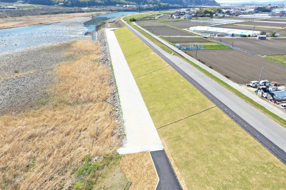 令和２－３年度　物部川小田島地区堤防築堤工事画像