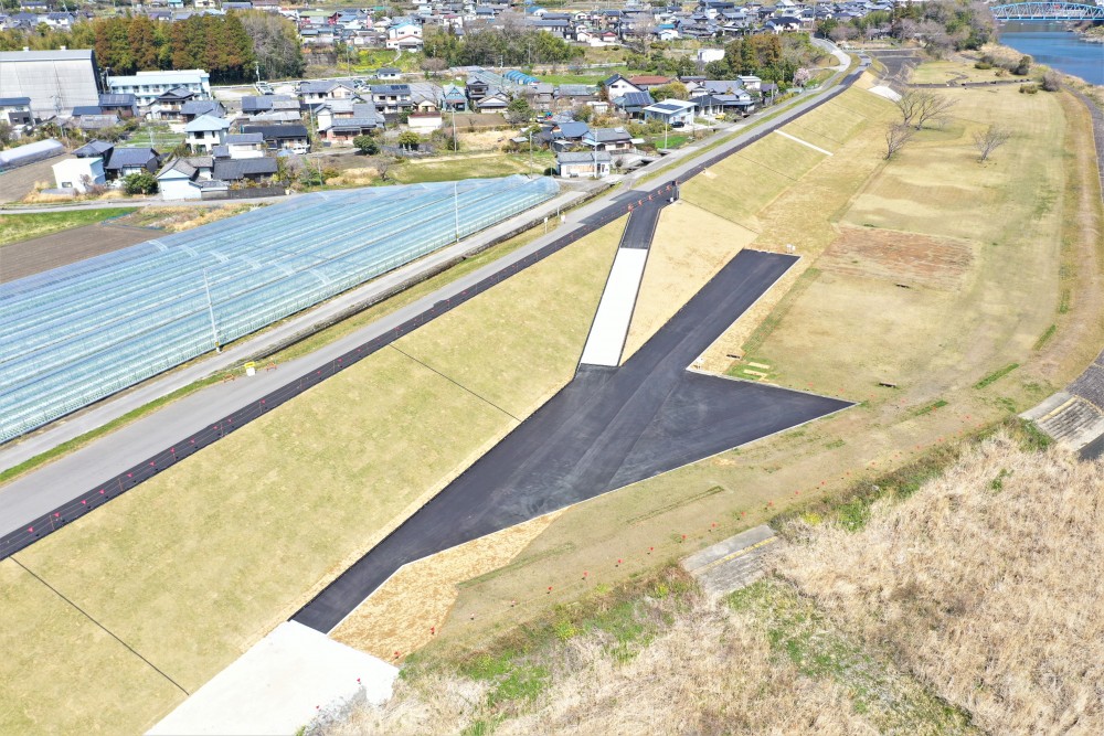 令和２－３年度　物部川小田島地区堤防築堤工事画像