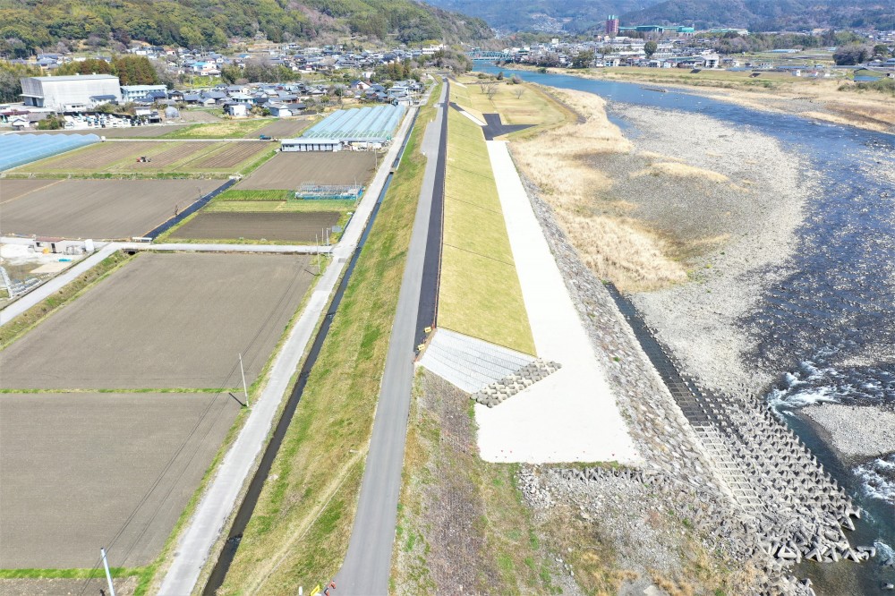 令和２－３年度　物部川小田島地区堤防築堤工事画像