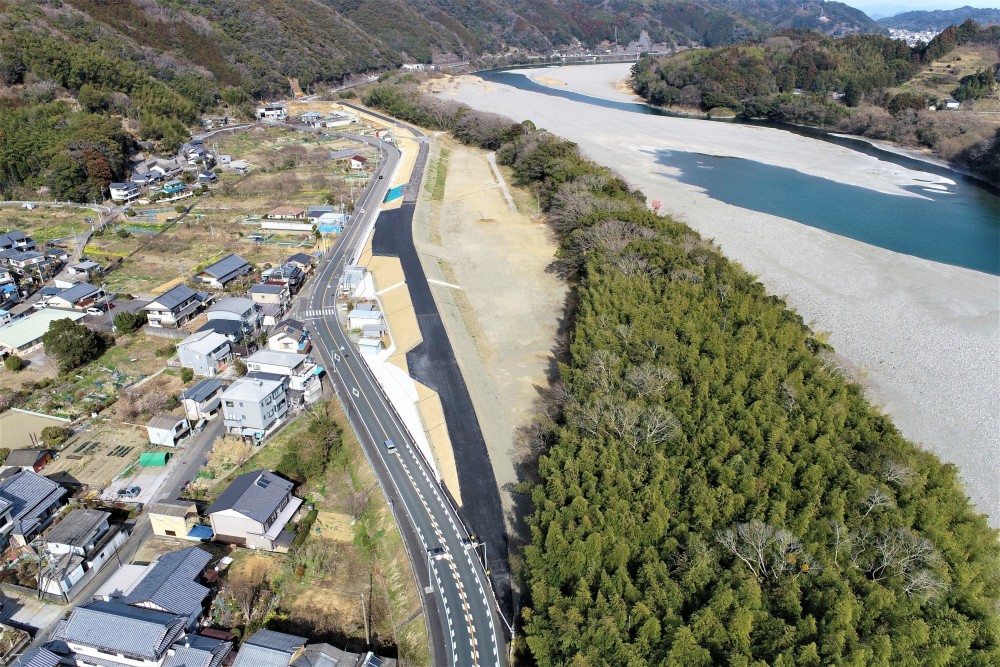 令和２－３年度　仁淀川用石地区河床掘削外工事画像