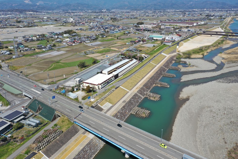 令和２年度　物部川堤防漏水対策工事画像