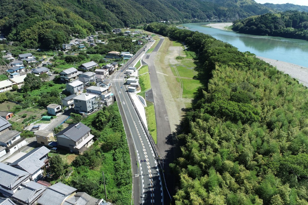 令和３－４年度　仁淀川用石地区河床掘削工事画像